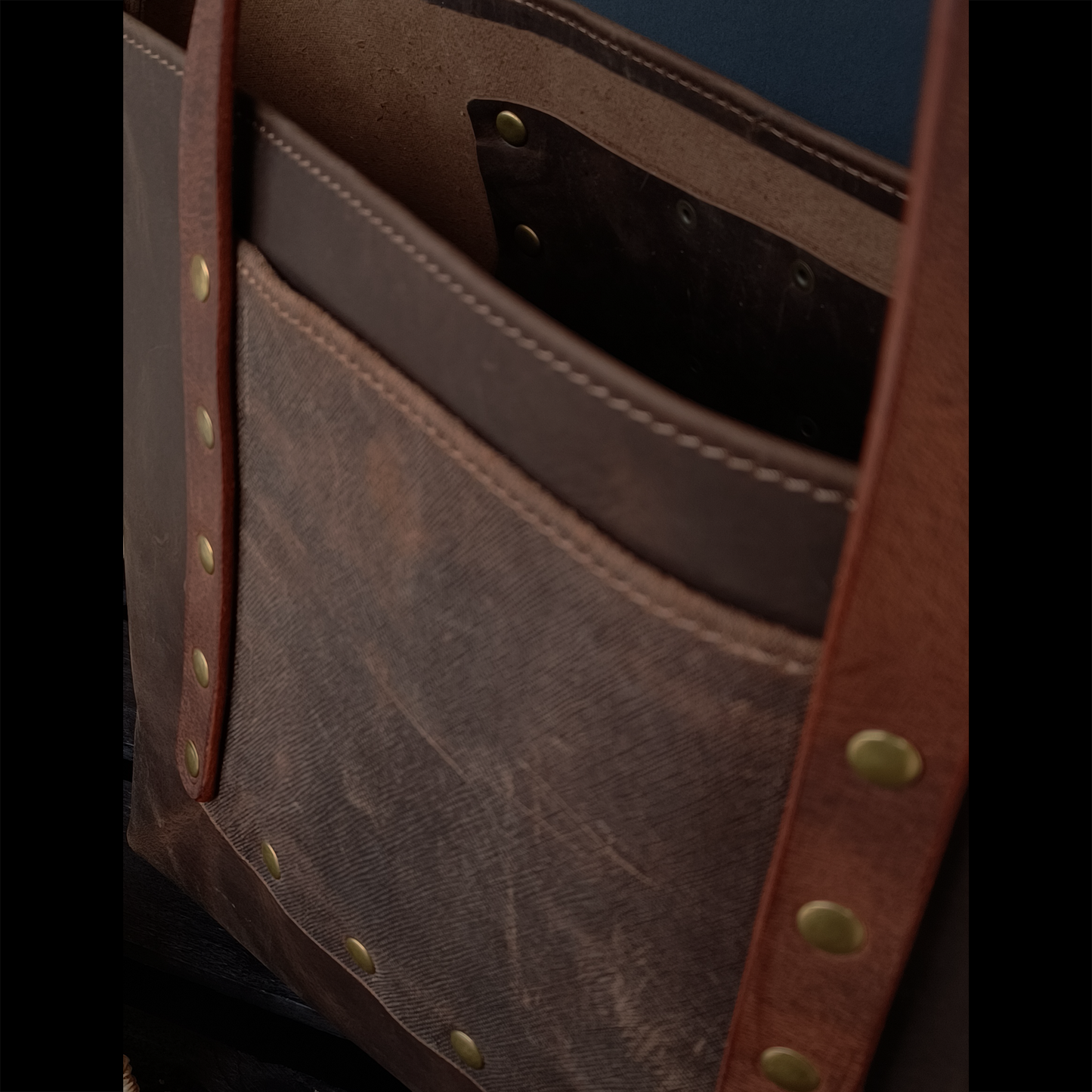 Dustwalker Tote - Small Deep pull-up Umber Brown with Crosshatch brown pocket & Rivets 207