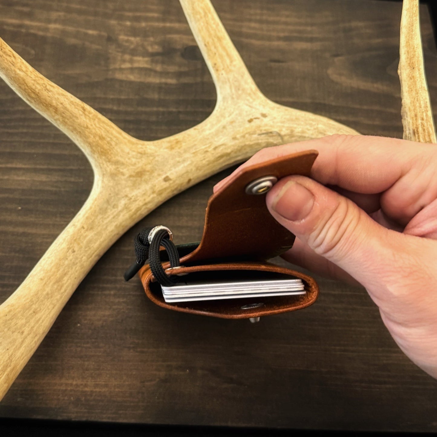 Tauren EDC Wallet Olmo Pueblo. Green Pocket. Olive Stitch. #136