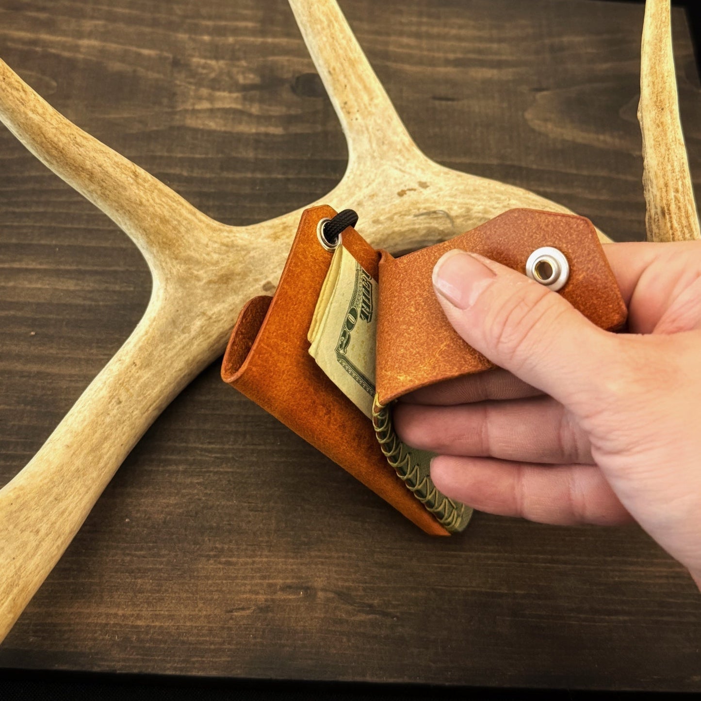 Tauren EDC Wallet Olmo Pueblo. Green Pocket. Olive Stitch. #136