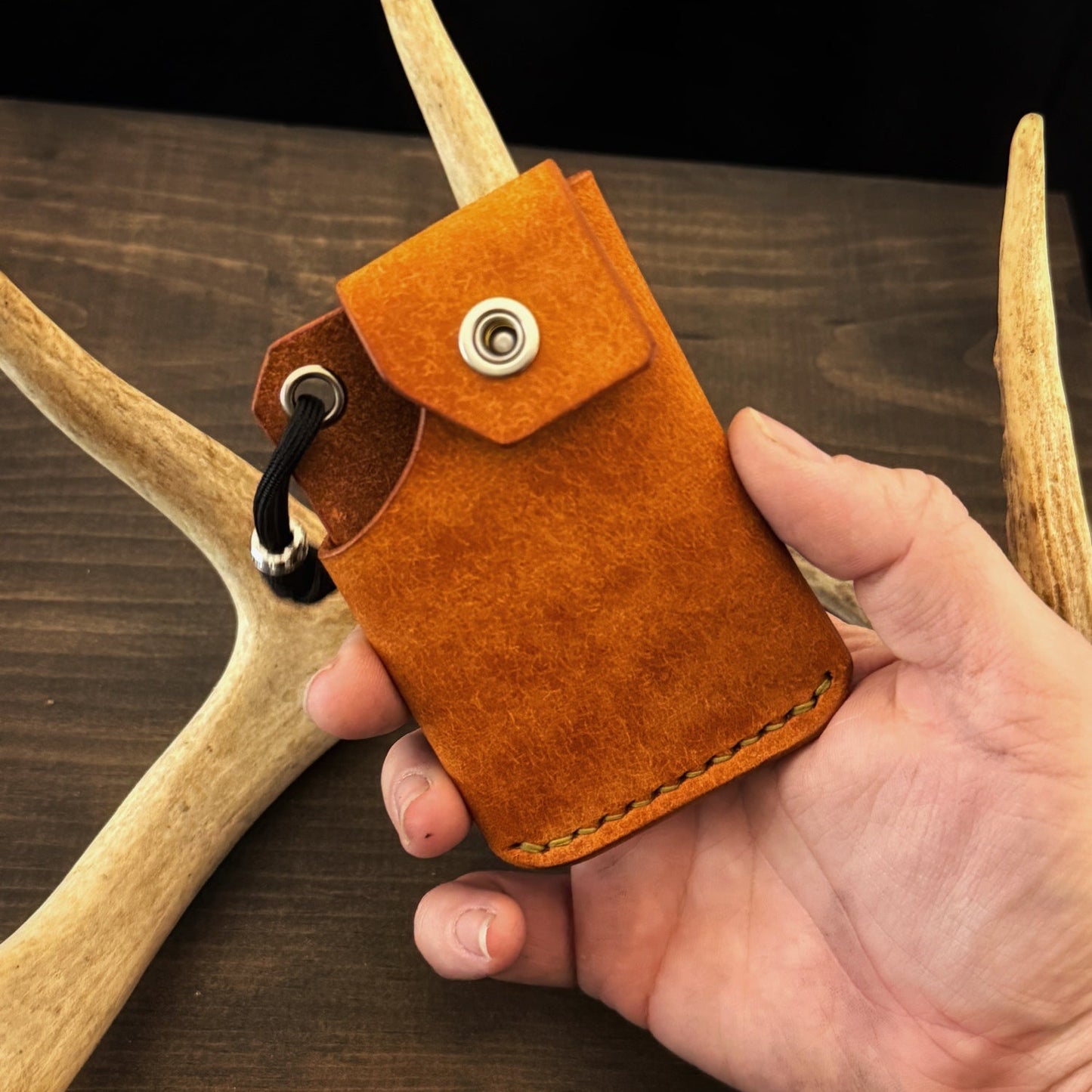 Tauren EDC Wallet Olmo Pueblo. Green Pocket. Olive Stitch. #136
