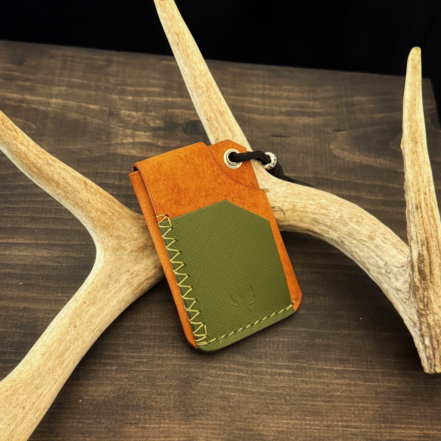 Tauren EDC Wallet Olmo Pueblo. Green Pocket. Olive Stitch. #136