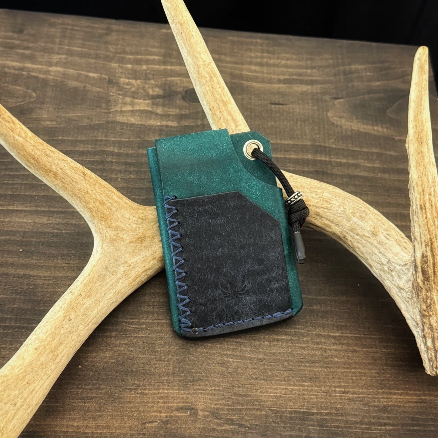 Tauren EDC Wallet Ortensia Pueblo. Navy Blue Pueblo Pocket. Navy Blue Stitch. #138