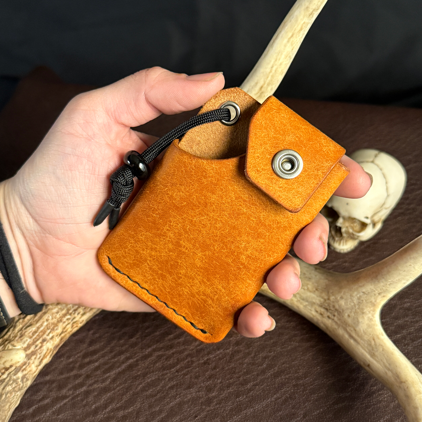 Tauren EDC Wallet Olmo Pueblo. Black Buttero Pocket. Black Stitch. #191