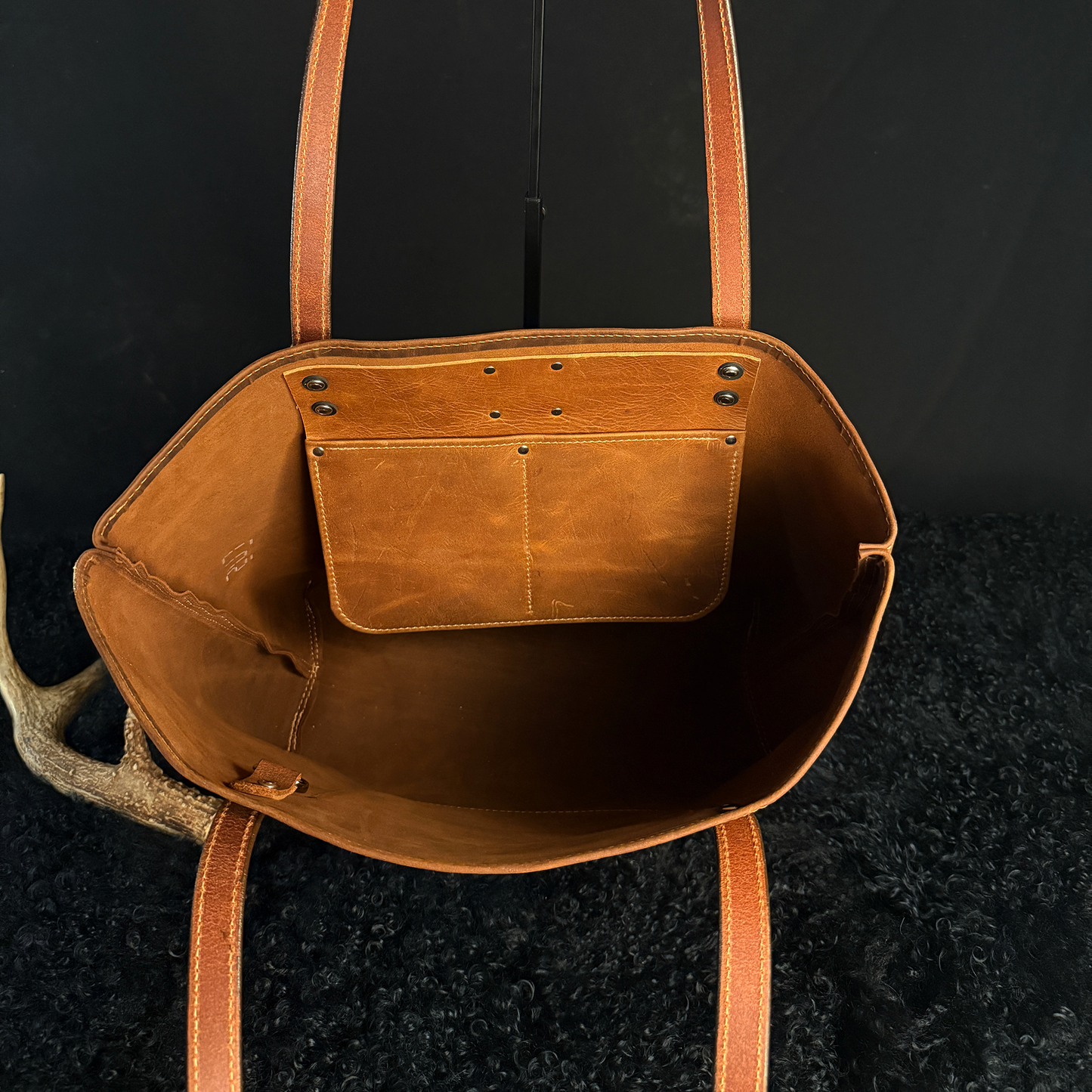 Dustwalker Tote - Deep Pull-up Umber Brown with Wheaten Pocket #200