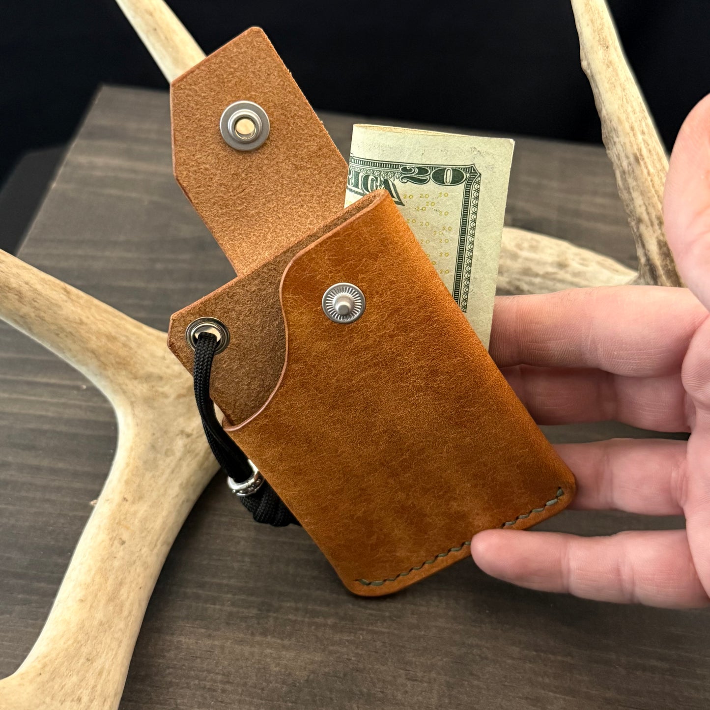 Tauren EDC Wallet Olmo Pueblo. Green pocket. Green Stitch. #104