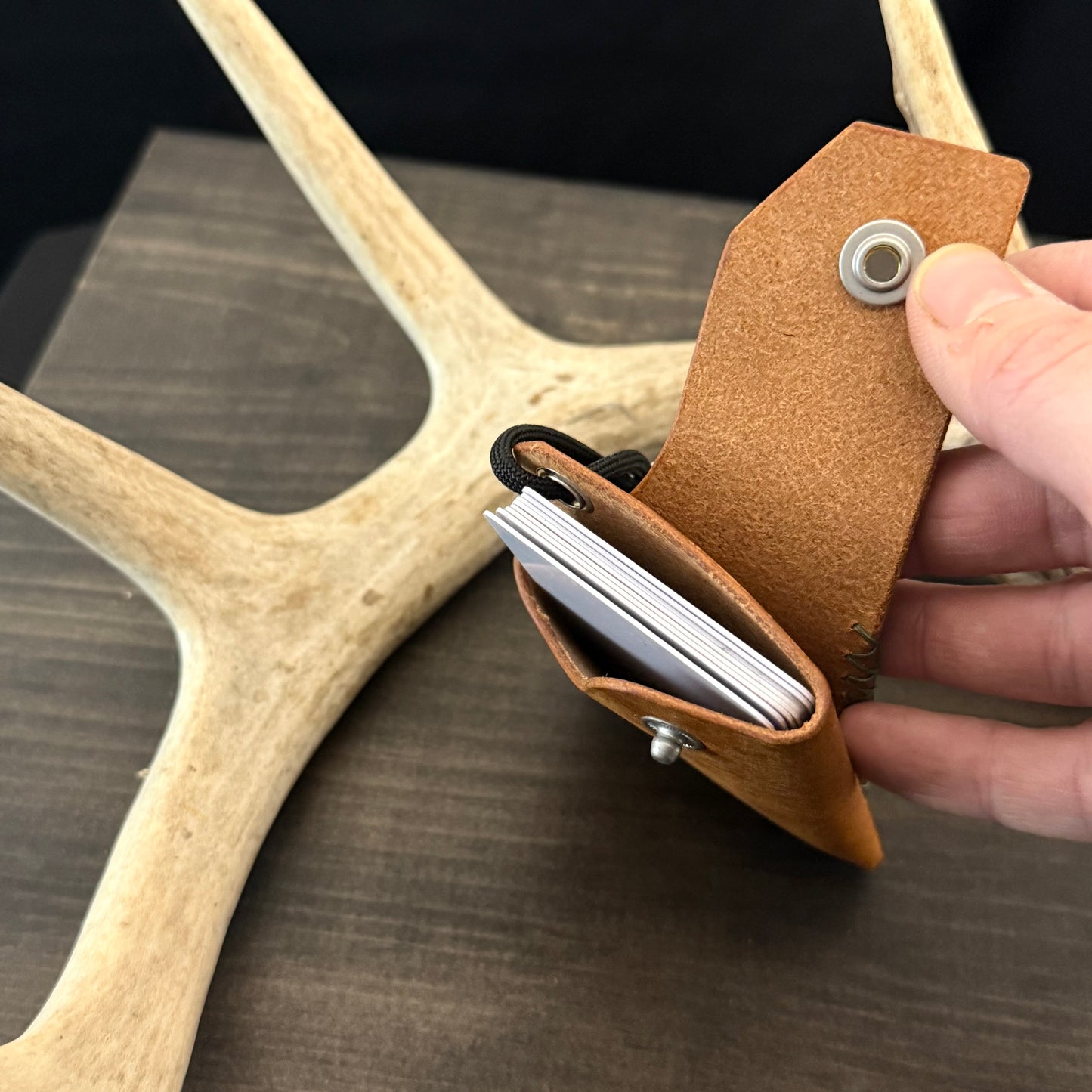 Tauren EDC Wallet Olmo Pueblo. Green pocket. Green Stitch. #104
