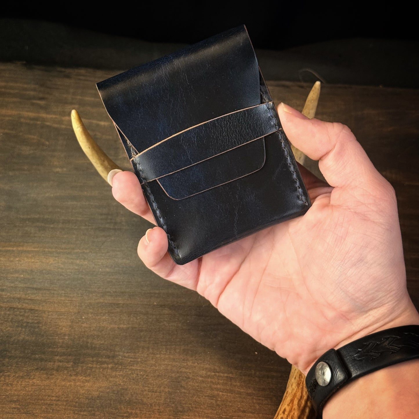 The Hunter Card Wallet Vertical. Mottled Blue. Blue Stitch. #102