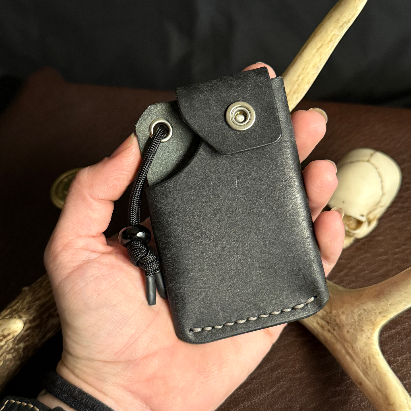 Tauren EDC Wallet Black Pueblo. Taupe Buttero Pocket. Grey Stitch. #192