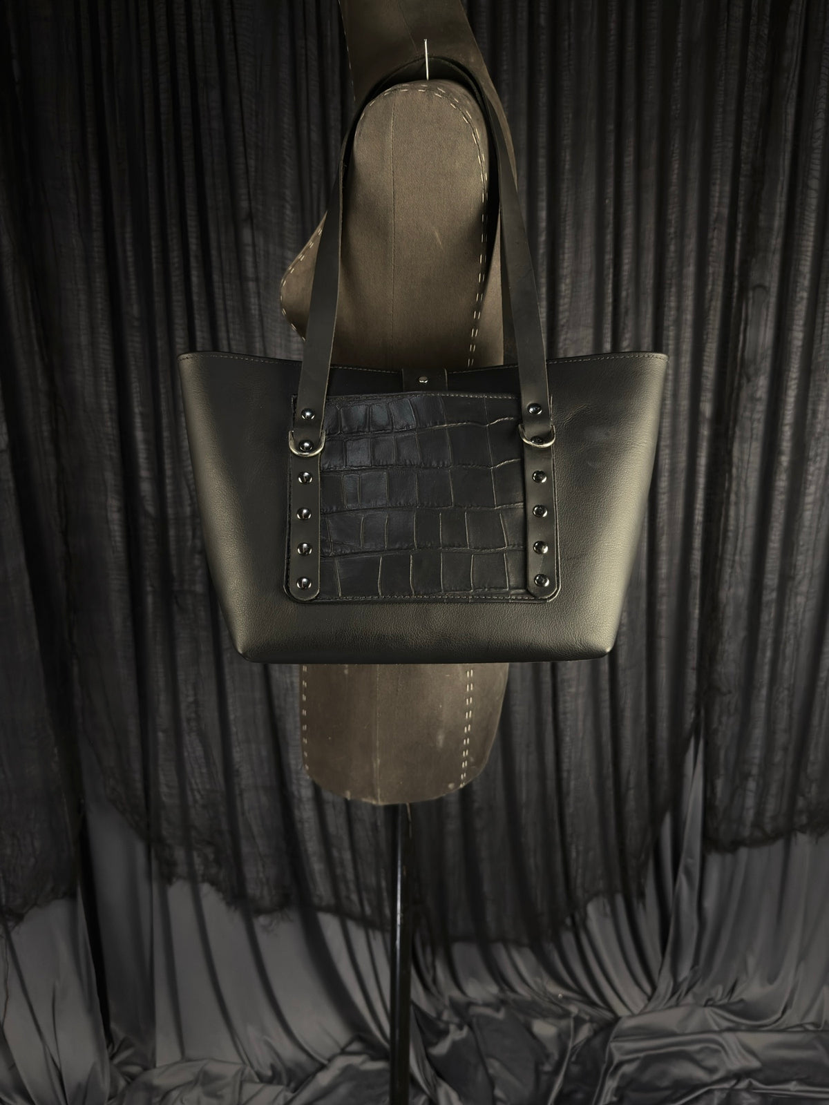 Dustwalker Tote - Small - Black with O ring Closure 240